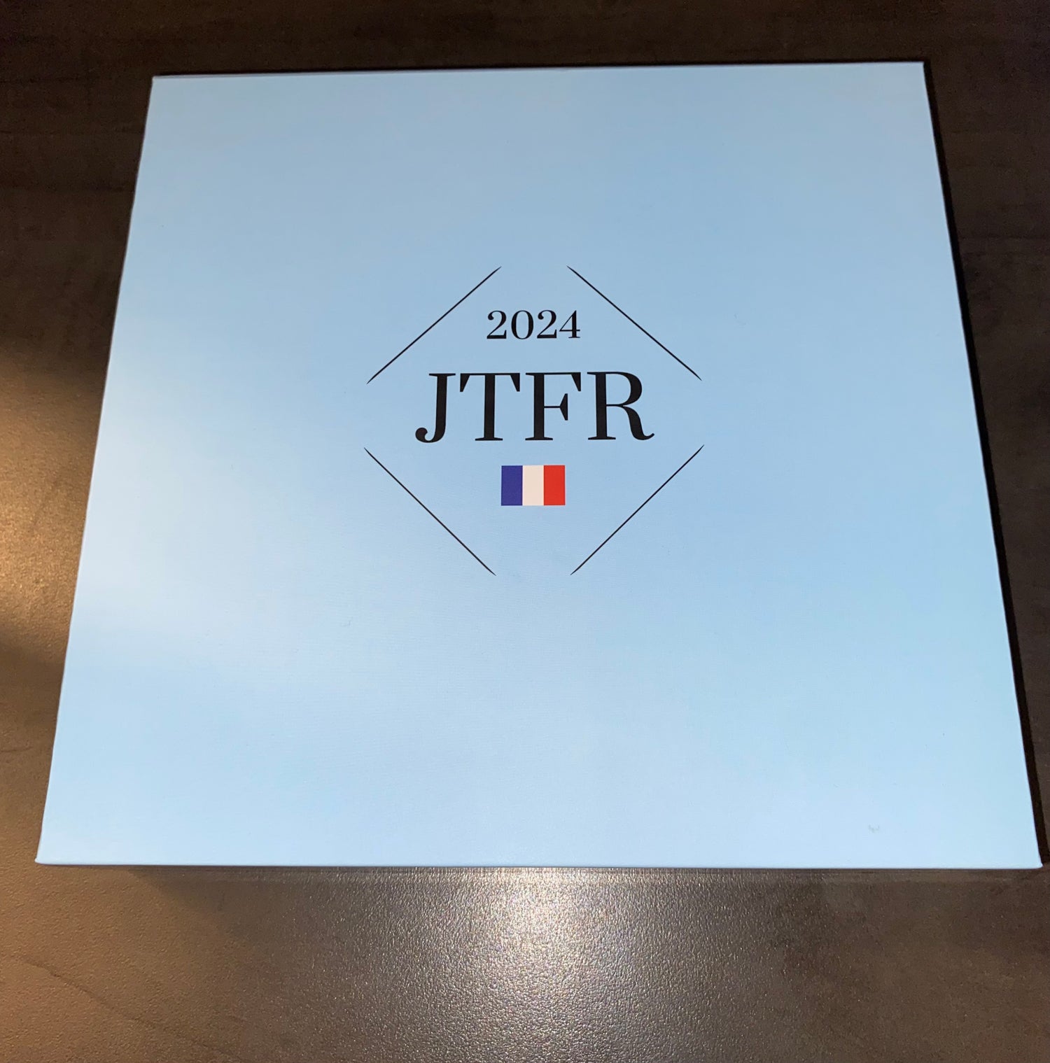 Boîte JTFR en JPG (Bon format).jpg__PID:fd0d915e-3e36-46e7-a4af-a3273ff9ec9f